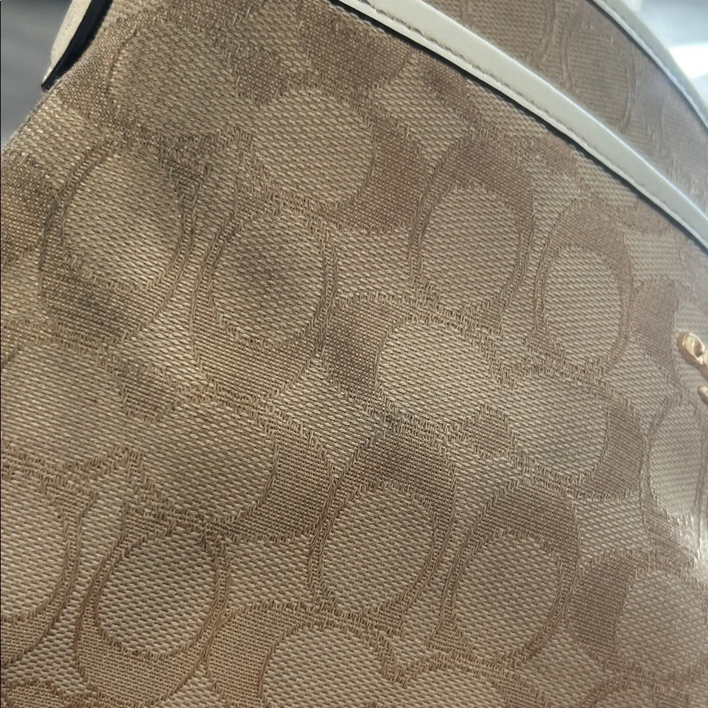 Coach Beige/White Signature Canvas and Leather Swingpack File Crossbody Bag